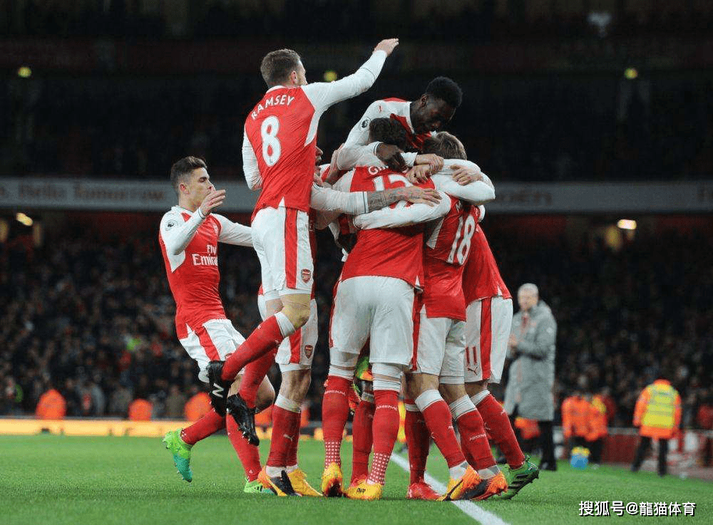  阿森纳防线失误造致命失球  